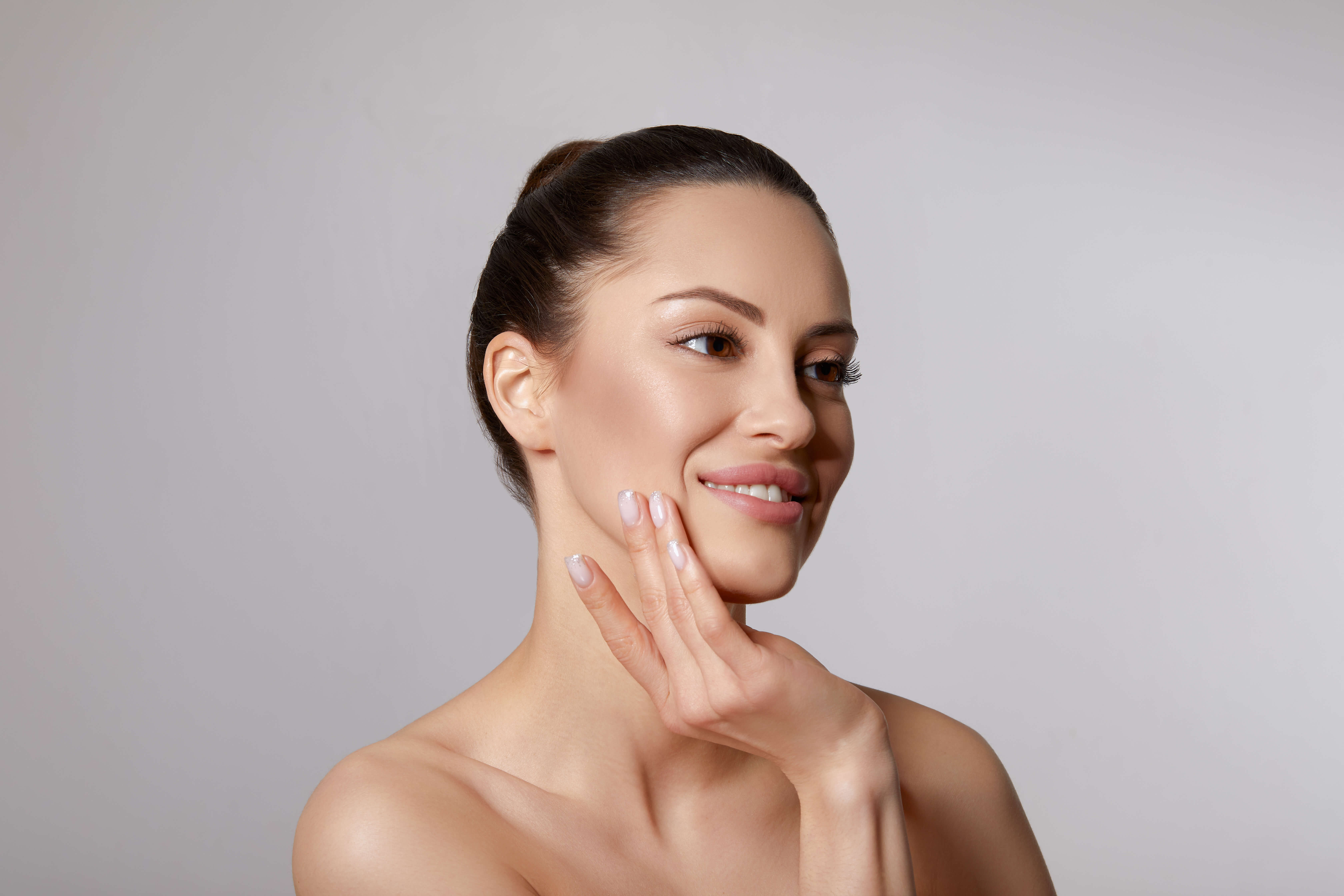 žena, krásna pleť a zdravé nechty 