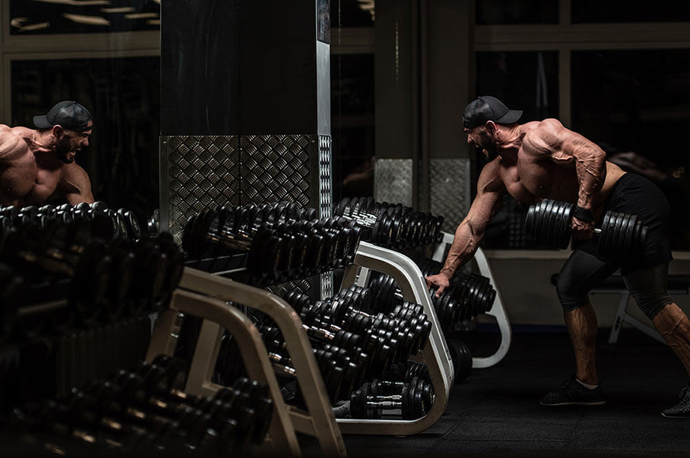 Silový tréning vo večerných hodinách