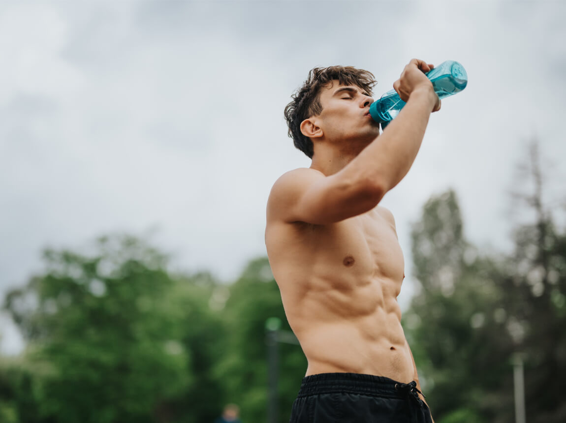 muž s napojom, l-karnitín 