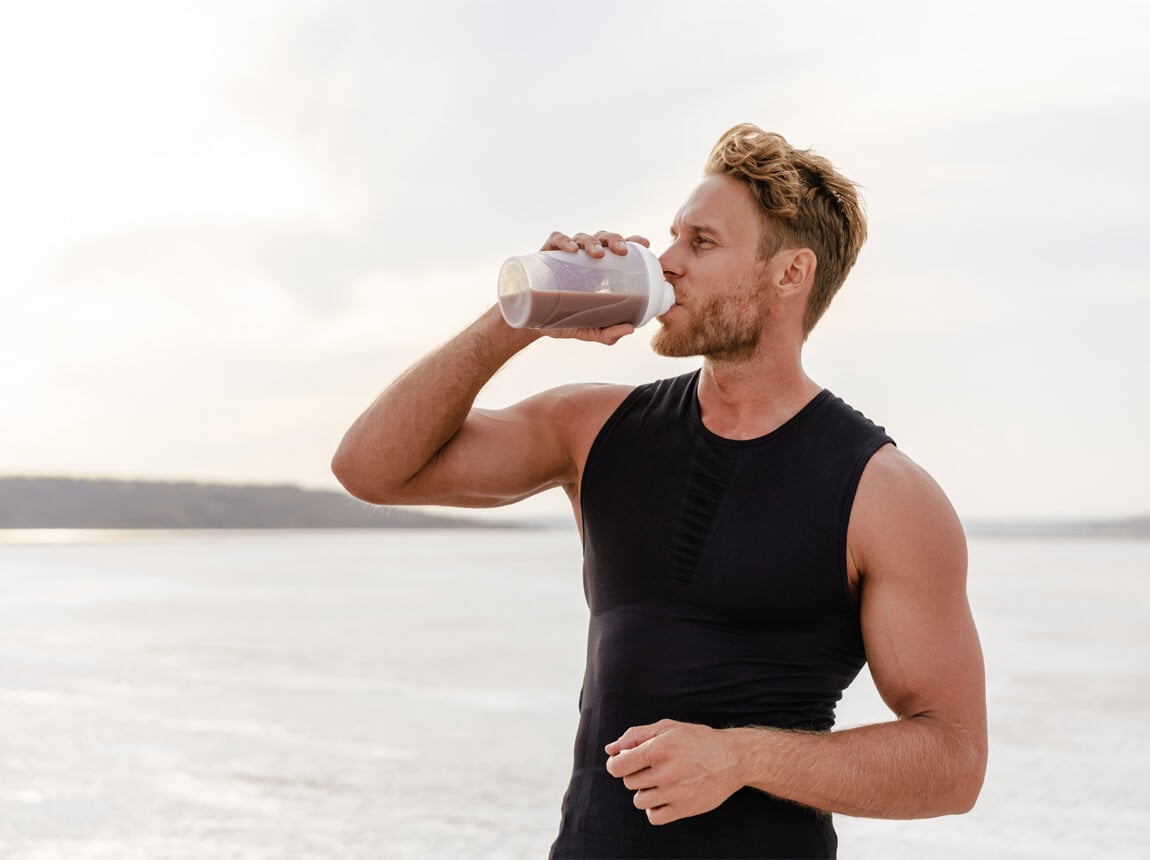 muž - proteínový kokteil 