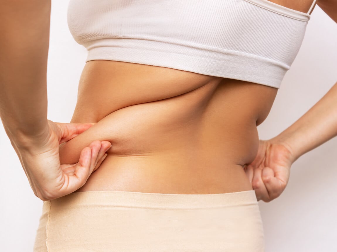 žena - úbytok hmotnosti, tuk na bokoch a bruchu 