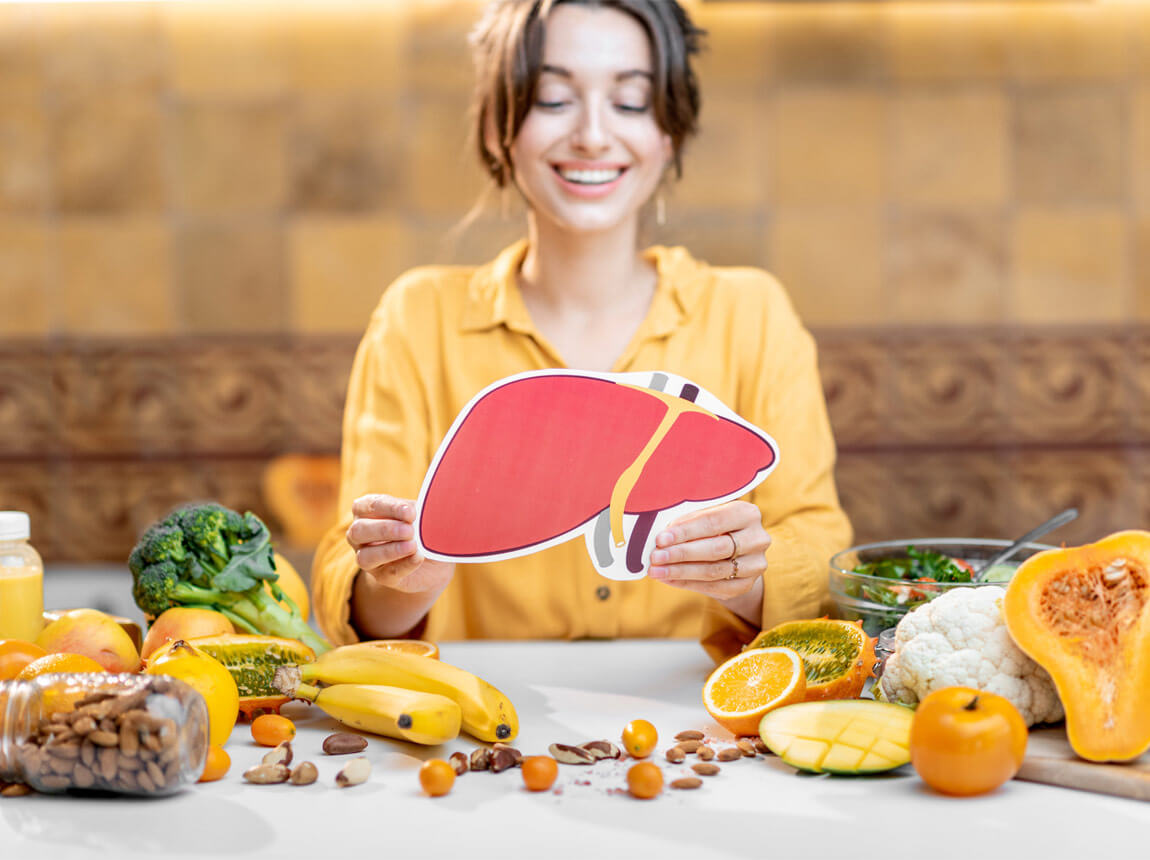 zdrav&aacute; pečeň - žena v kuchyni 