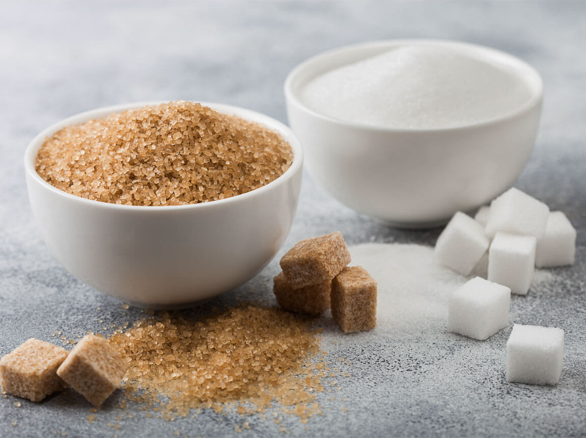 biely a hnedý cukor 