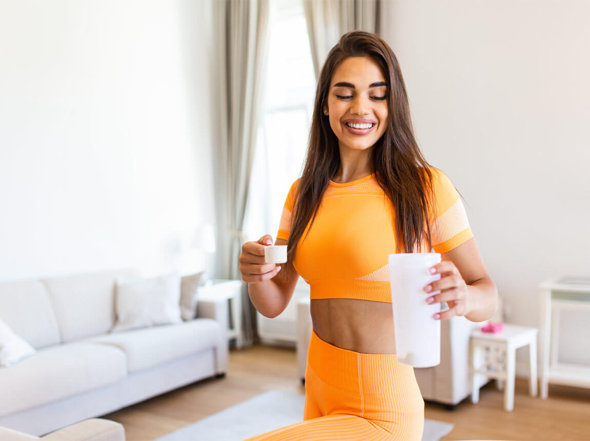 žena s proteínovým doplnkom 