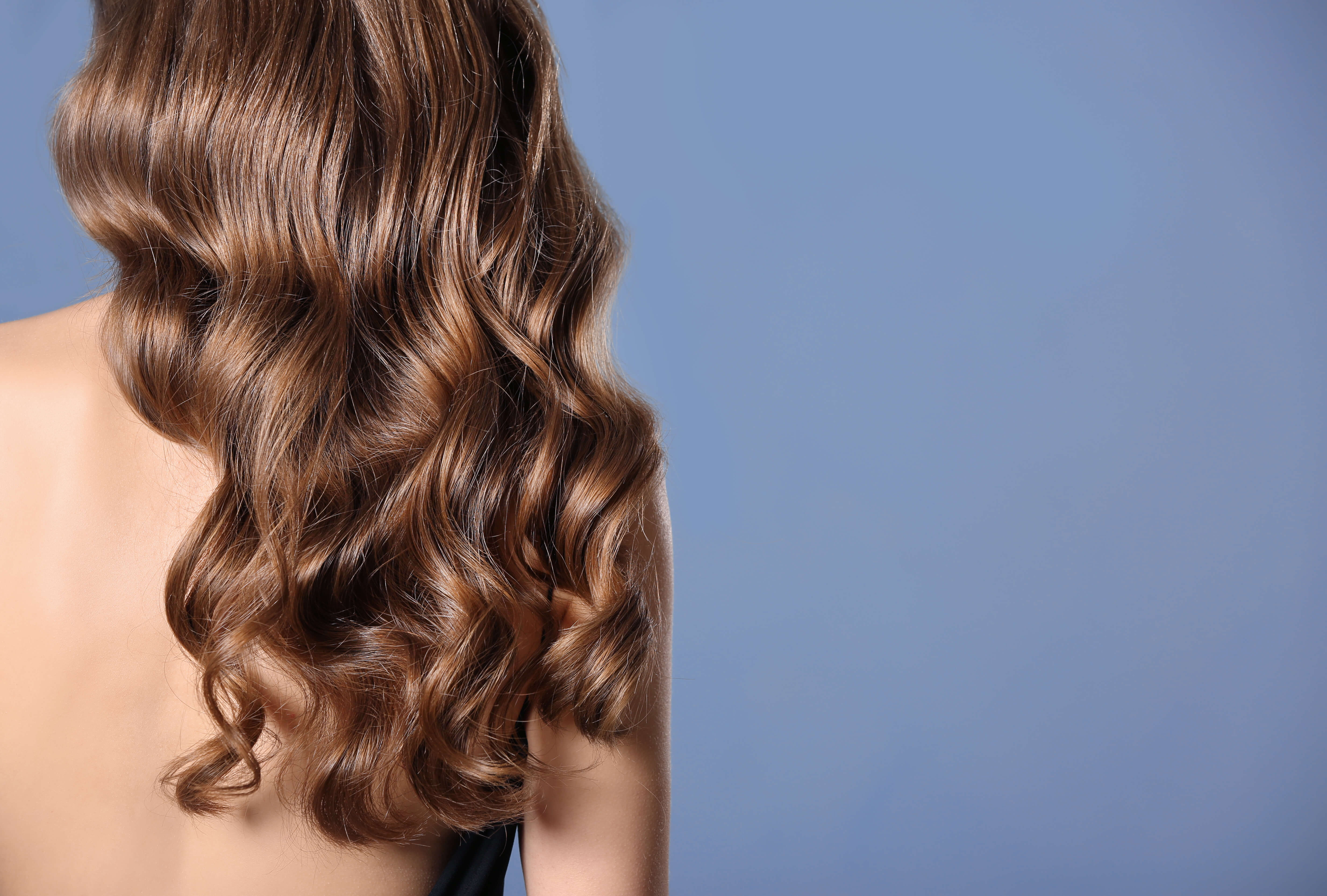 žena - krásne, zdravé vlasy 