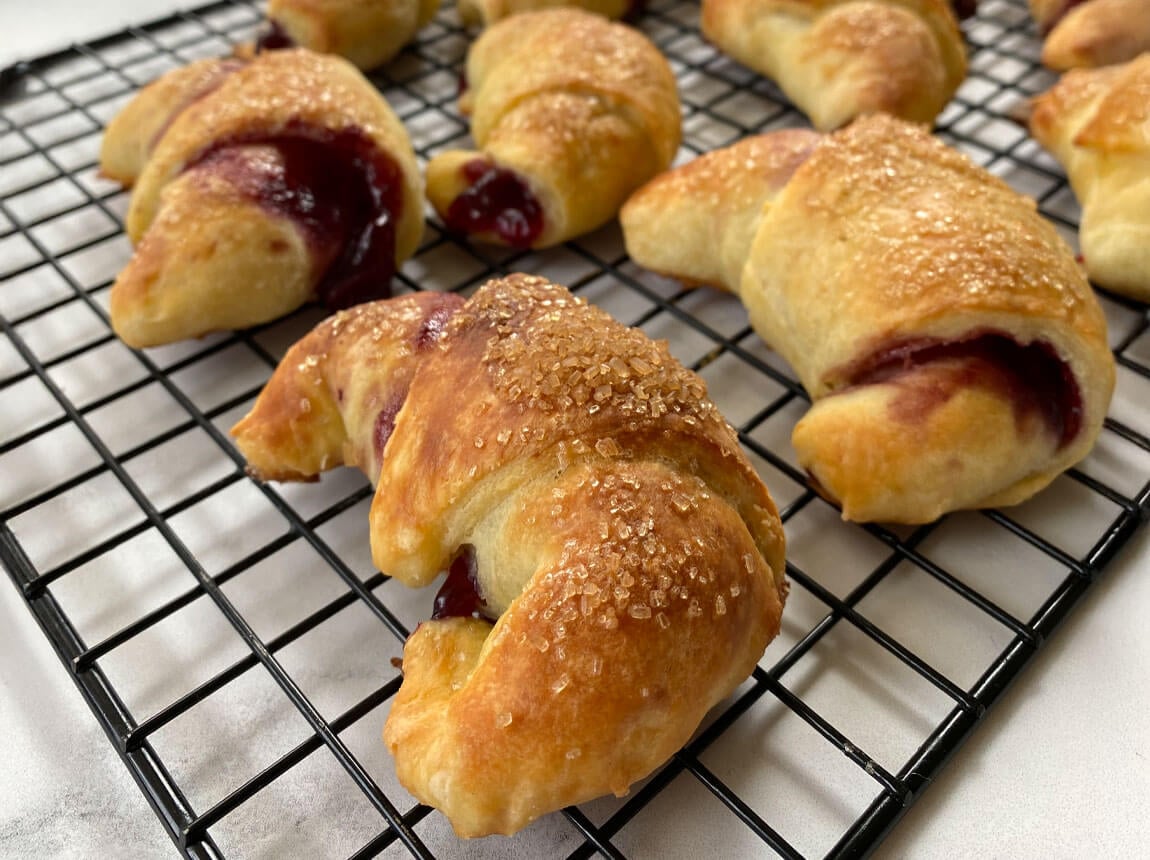 Recept na croissanty so smotanovým syrom a Frulove v želé s čerešňovou príchuťou