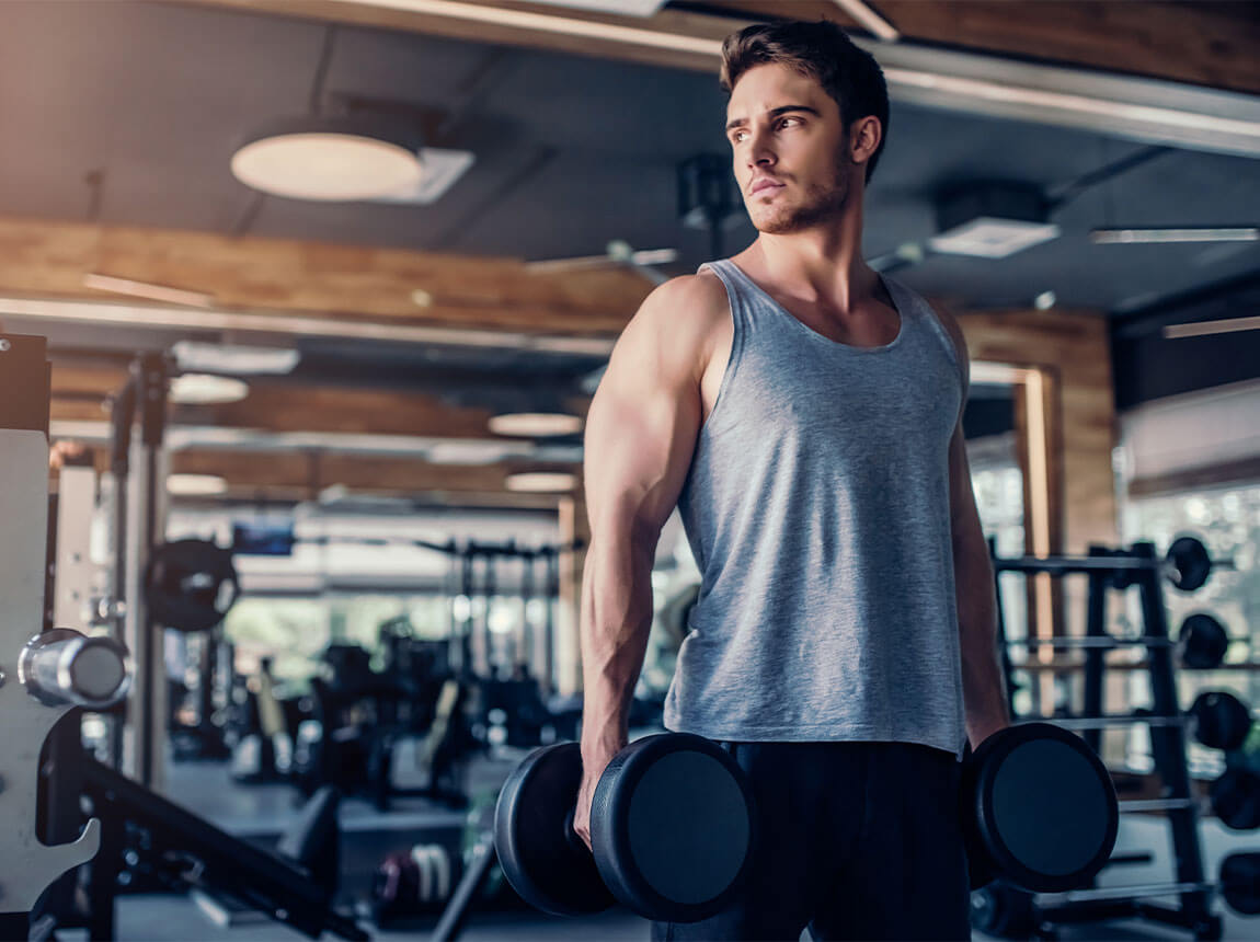 muž - silov&yacute; tr&eacute;ning