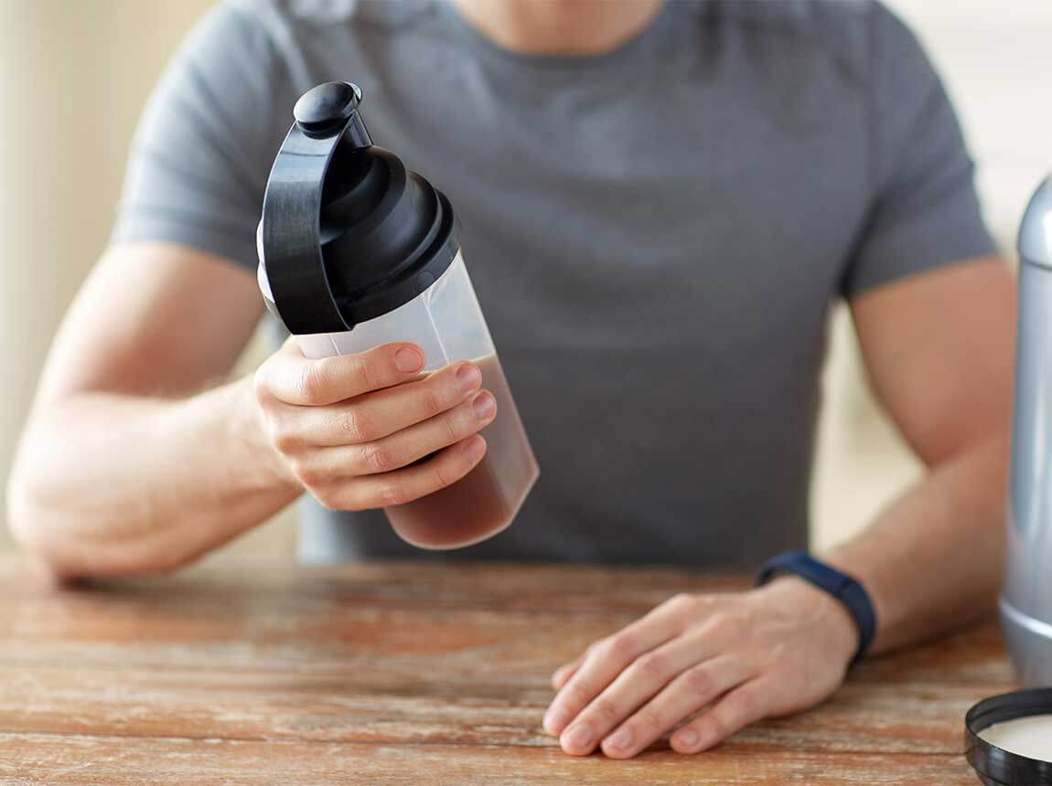 muž s prote&iacute;nov&yacute;m doplnkom
