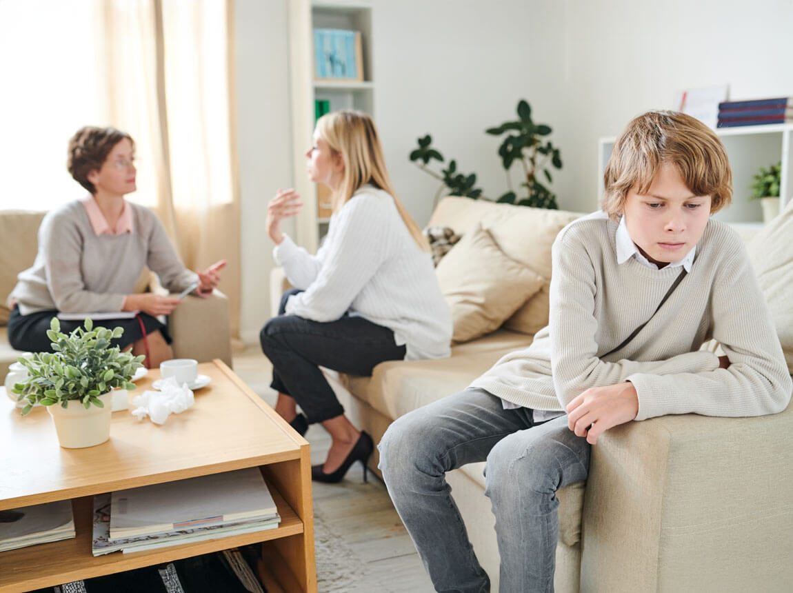 mladý chlapec, rozhovor s psychológom