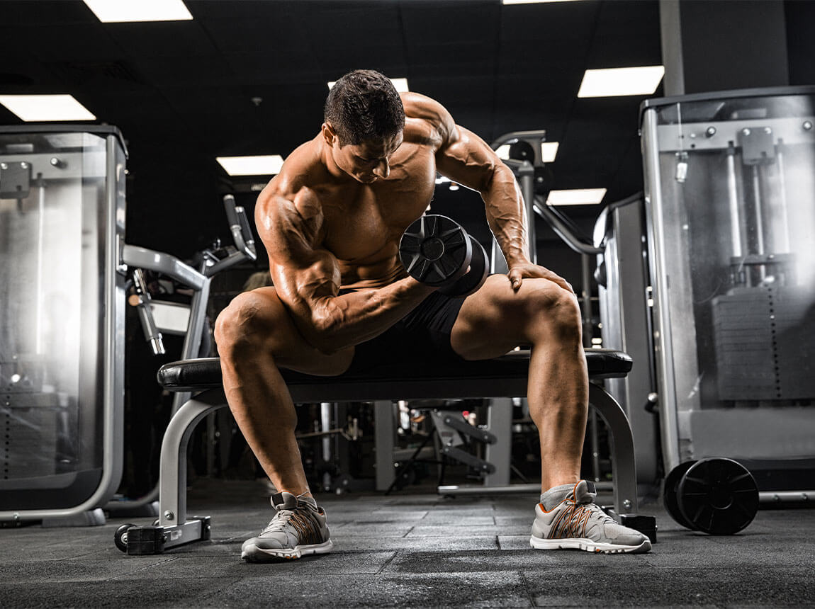 tr&eacute;ning v posilňovni