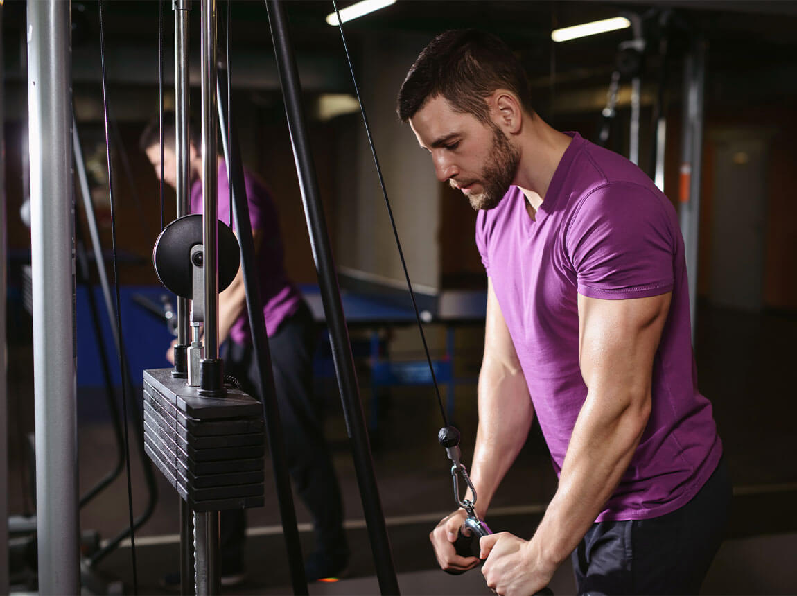 muž - silov&yacute; tr&eacute;ning