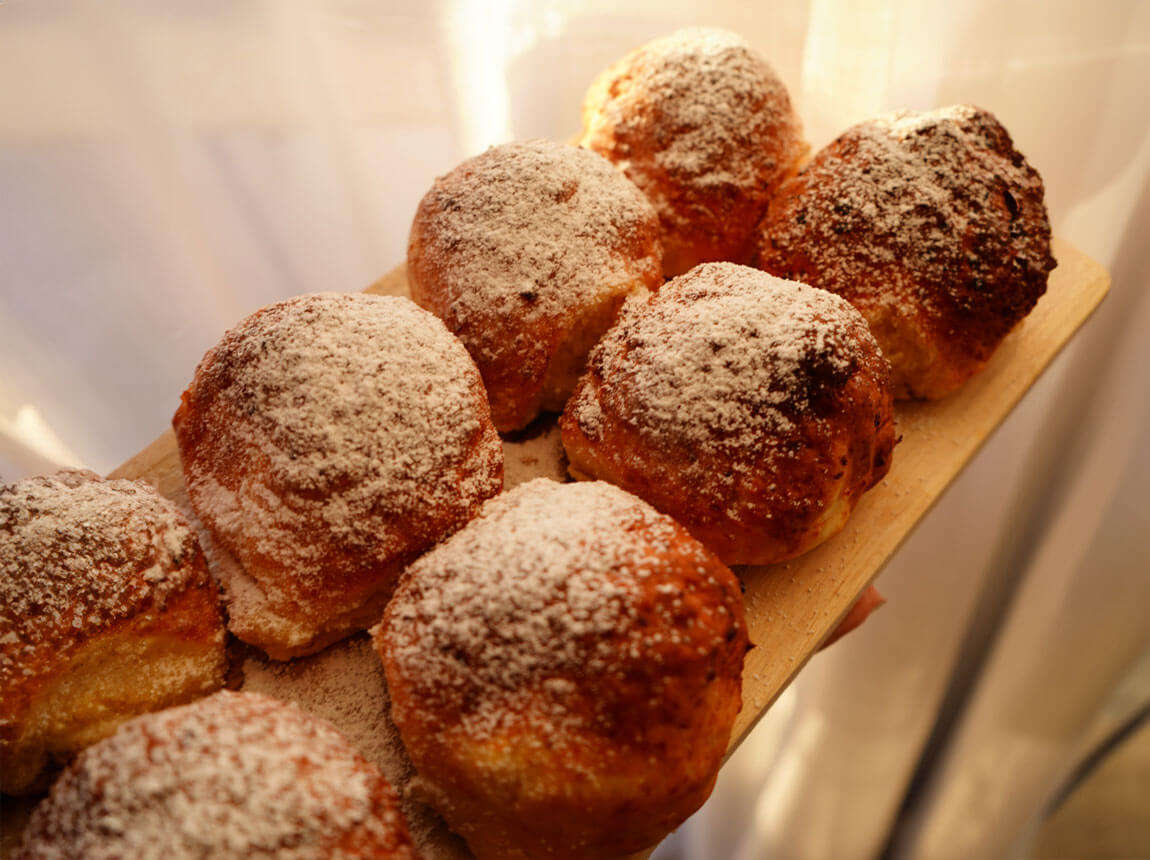 frit&eacute;zov&eacute; &scaron;i&scaron;ky s malinov&yacute;m džemom