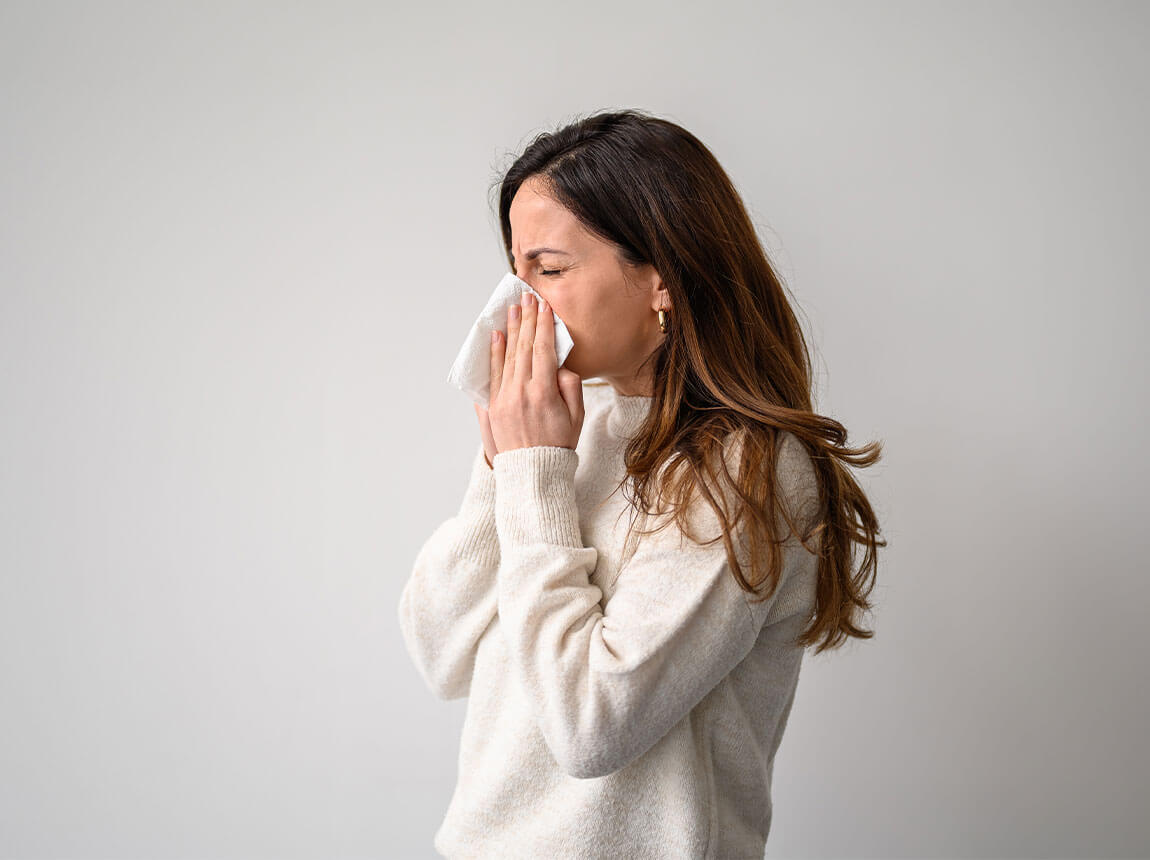 žena - v&yacute;tok z nosa