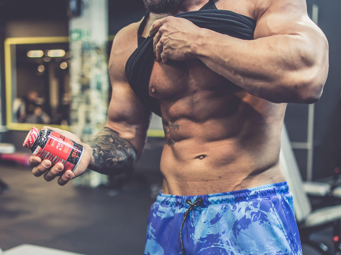 muž - vypracované brucho