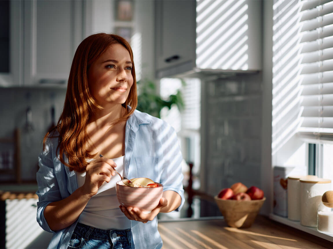 žena s ovsenou kašou