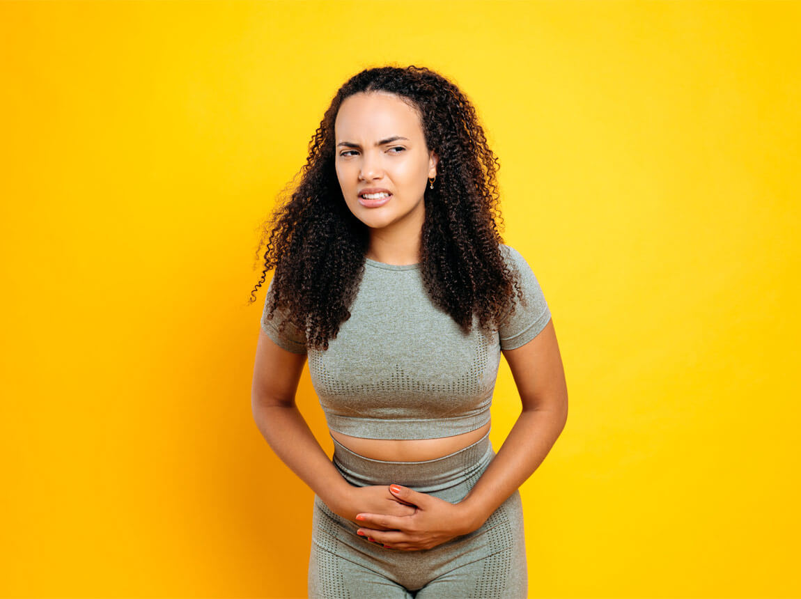 žena - bolesť brucha po tréningu 