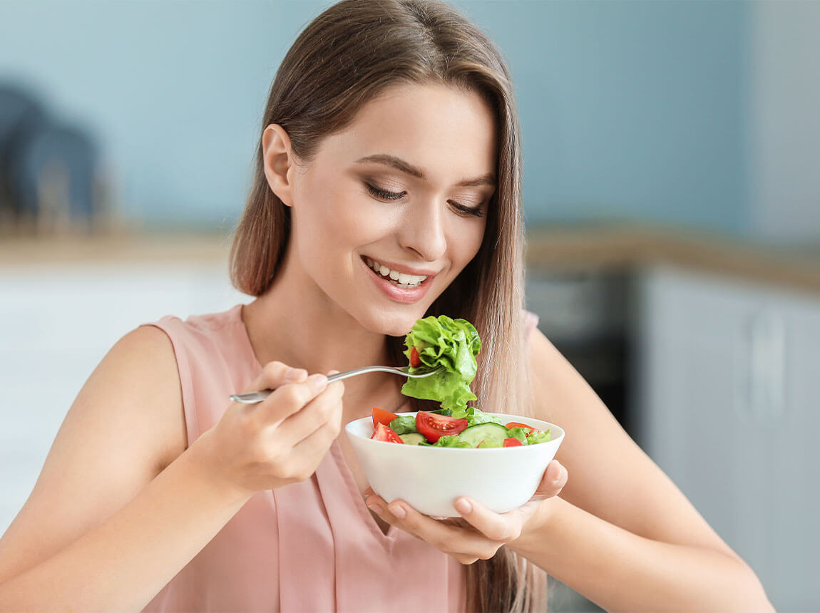 žena so &scaron;al&aacute;tom