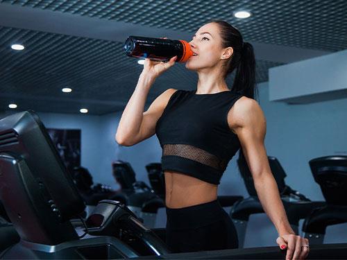 Koľko kreatínu denne? Odporúčané dávkovanie pre aktívnych ľudí