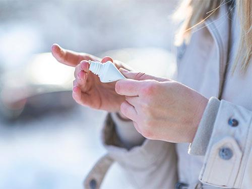 Suché a popraskané ruky v zime – ako o ne starať