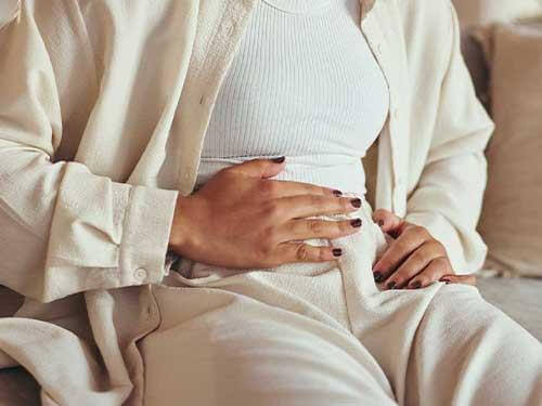 Pocit preplnenia v bruchu a črevách – aké sú príčiny?
