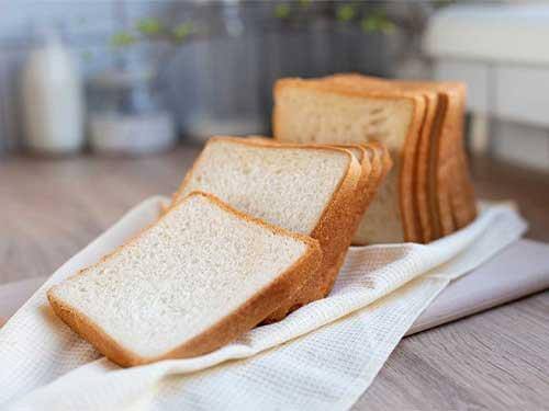 Je toastový chlieb zdravý? Čím sa líši od bežného pečiva?