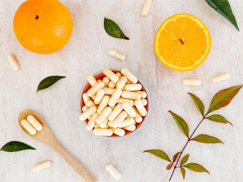 Vitamín C na prázdny žalúdok – je v poriadku ho užívať?