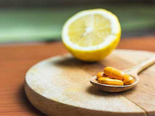 Vitamín C a vstrebávanie železa – ako kyselina askorbínová podporuje metabolizmus železa