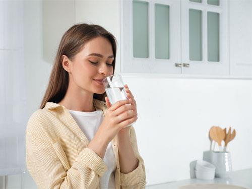 Koľko vody by ste mali piť každý deň? Ako môžete udržať svoje telo hydratované?