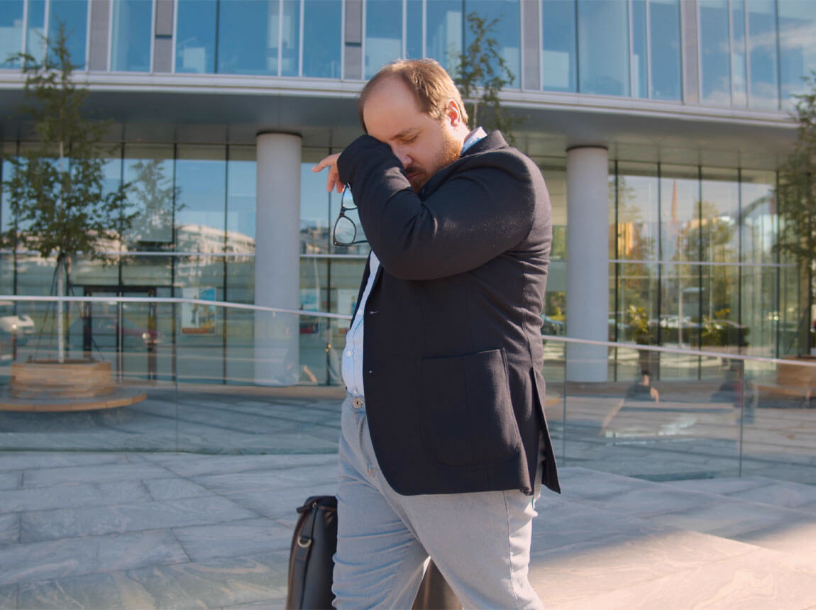 obézny, unavený muž